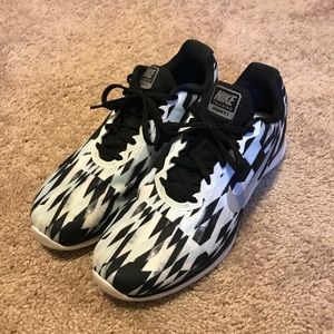 Nike Tr 6 Tennis Shoes